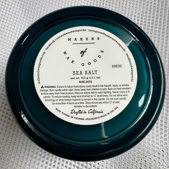 Candle M of WG Wood Lid 2 Wick Sea Salt Hand Poured Wax Unused - Picture 6 of 6